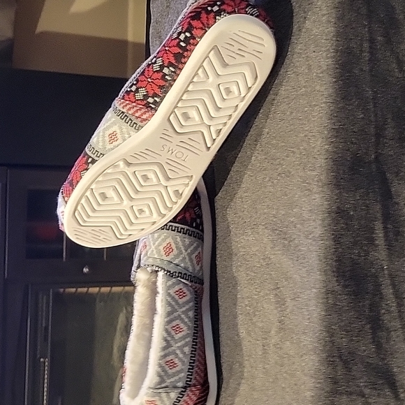 Cozy Tom's Slippers,Sz.9,New w/o tags - Picture 10 of 10